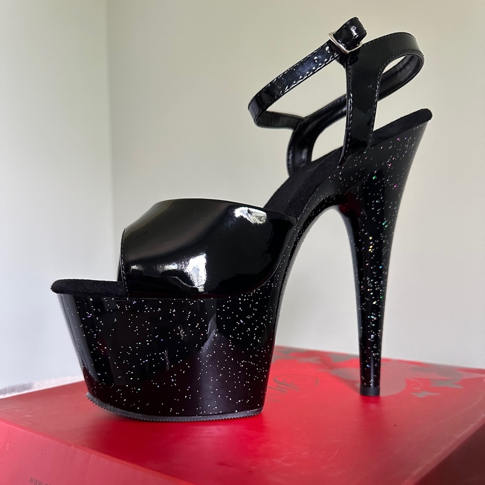 New in box Pleaser adore black 6” platform heels